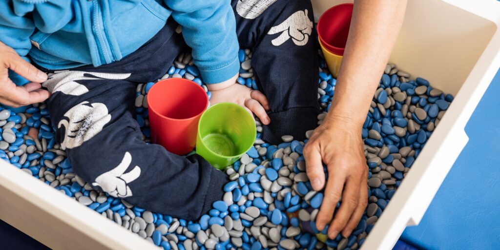 Fühlen und Spüren während einer Therapieeinheit der Ergotherapie