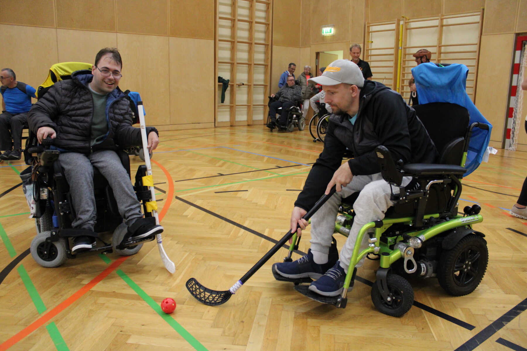 Beim Hockey während einer Sportwoche geht's um was - zumindest um Spaß