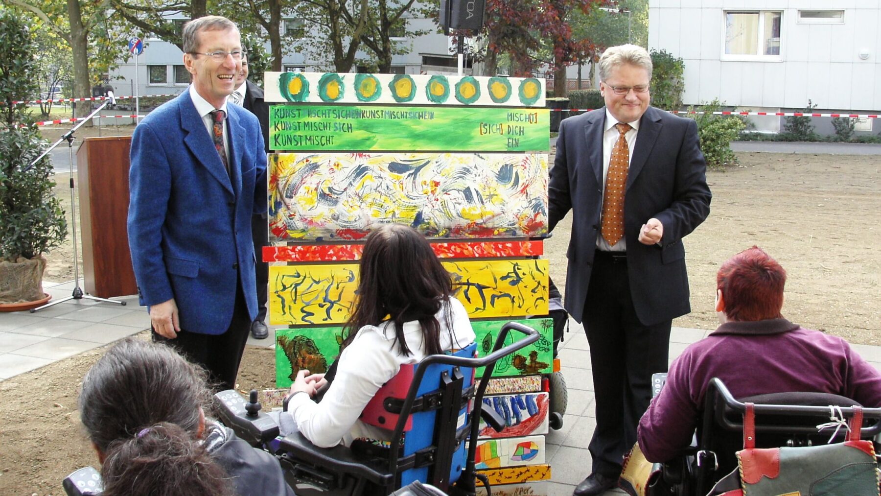 Feierliche Eröffnung des Wohnverbunds Dauphinestraße mit Stadtpolitik, Geschäftsführung und BewohnerInnen