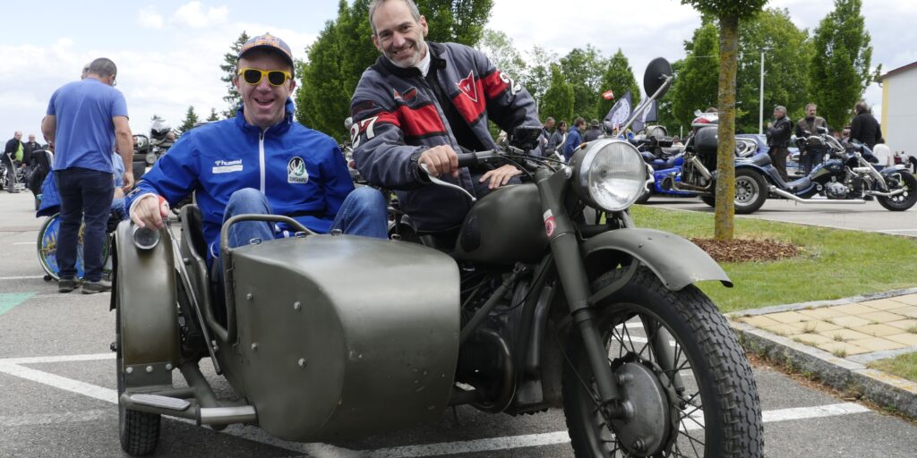 Andi und "sein" Biker sind bereit für den Start