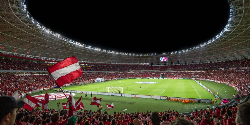 Auf der Zuschauertribüne im Fußballstadion