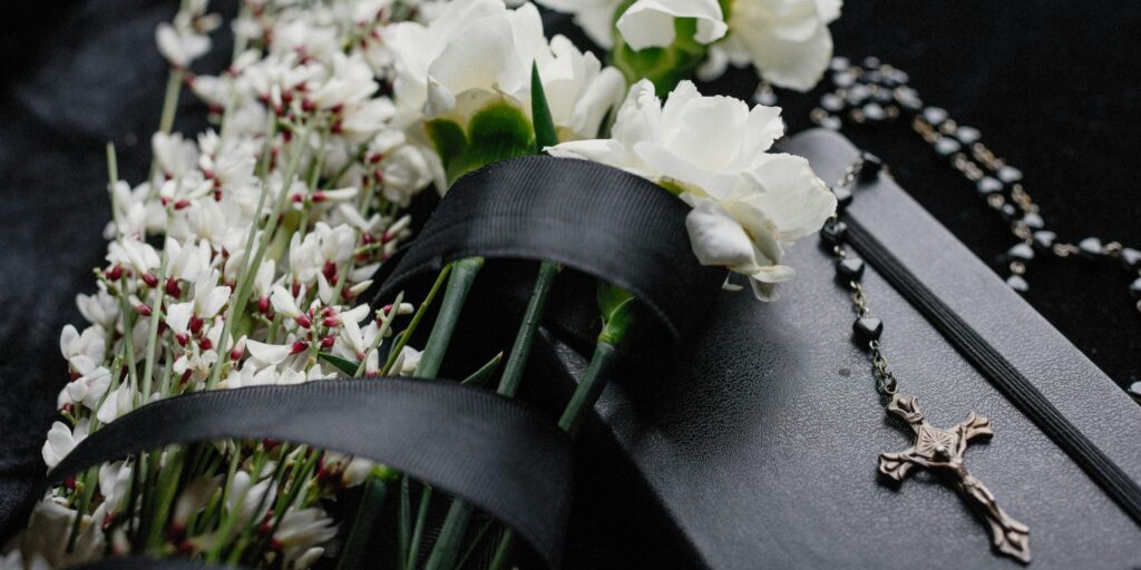 Rosenkranz mit Blumen