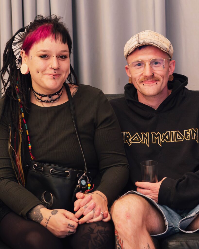 2 Personen beim MitarbeiterInnenfest