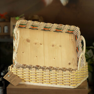 Handgeflochtenes Tablett mit Griff