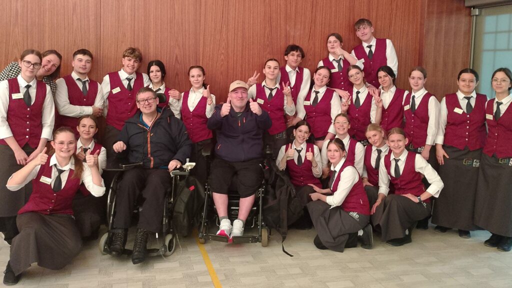 Gruppenfoto mit Schülerinnen und Schülern der HBLW Ried