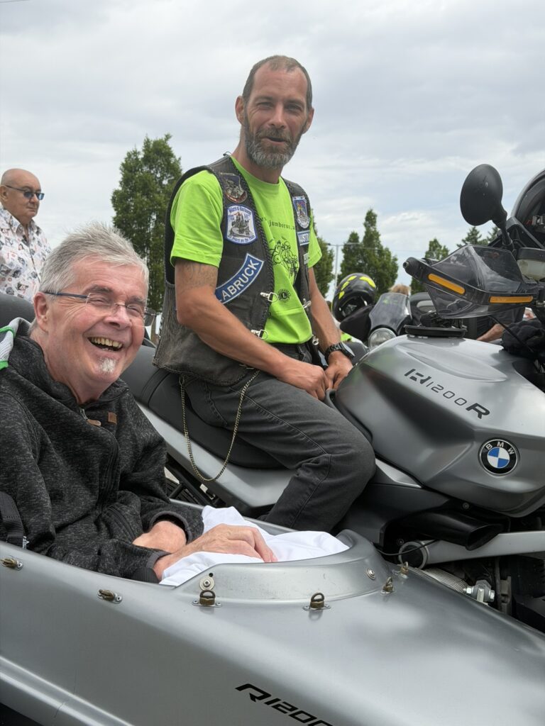 Bewohner und Fahrer beim Jumbo Run