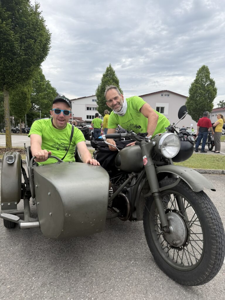Bewohner und Fahrer beim Jumbo Run