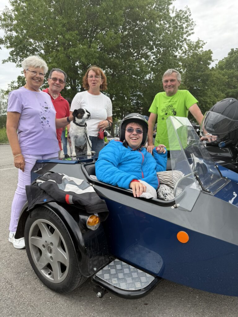 fröhliche Menschen beim Jumbo Run